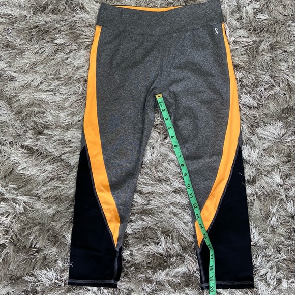 Activate women grey and orange 3/4 length workout leggings. Size S. Used. - Picture 5 of 14